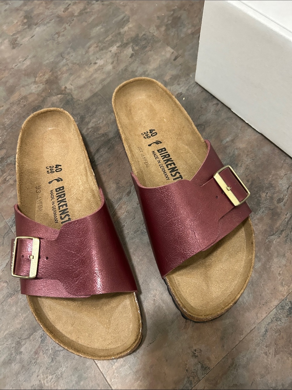 Birkenstock Catalina Grace Metallic Wine Big Buckle Sandals BRAND NEW BOX Size 9 - Picture 2 of 16